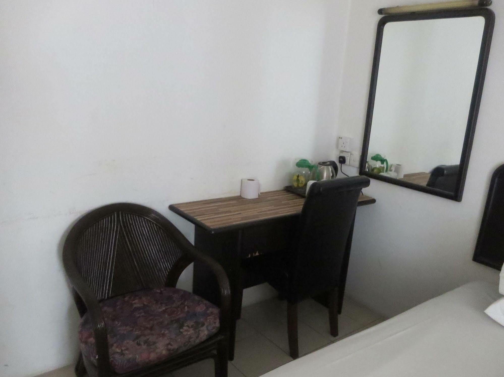 Wah May Hotel Kota Kinabalu Esterno foto