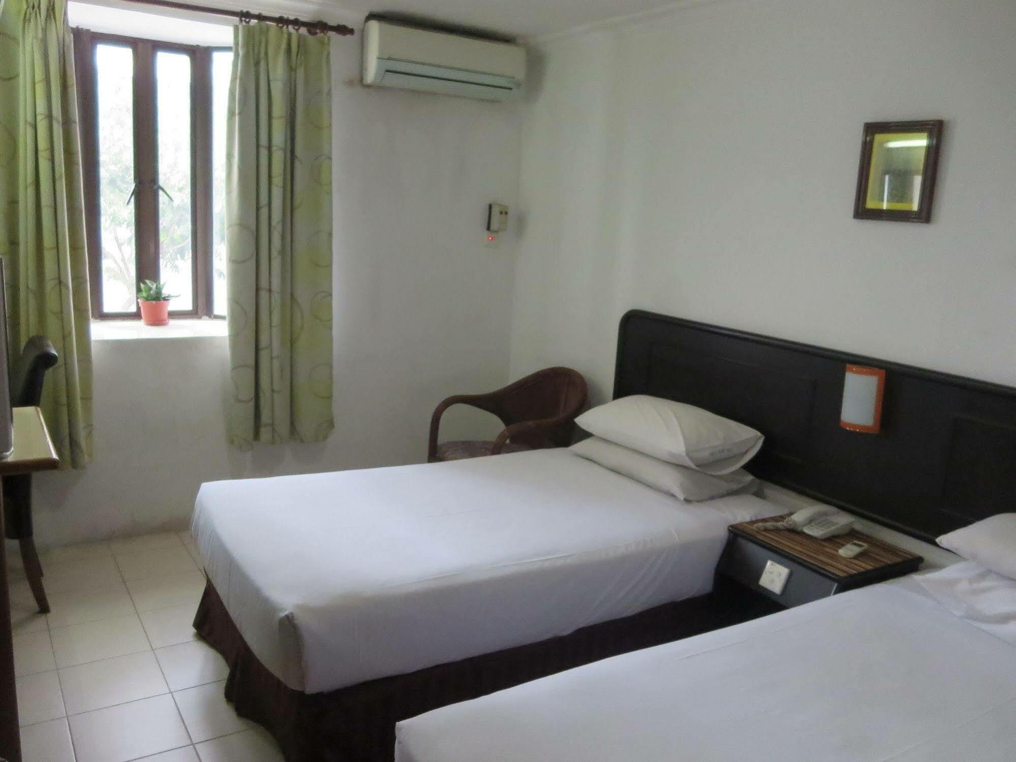 Wah May Hotel Kota Kinabalu Esterno foto